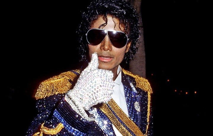 Gloves and music: a combination that captivates